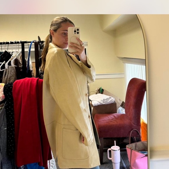 Women's Burberry leather coat - Picture 2 of 9